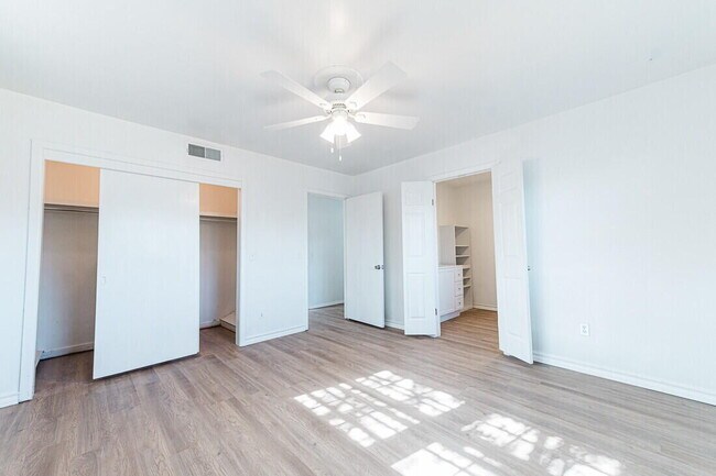 Building Photo - 2114 56th St