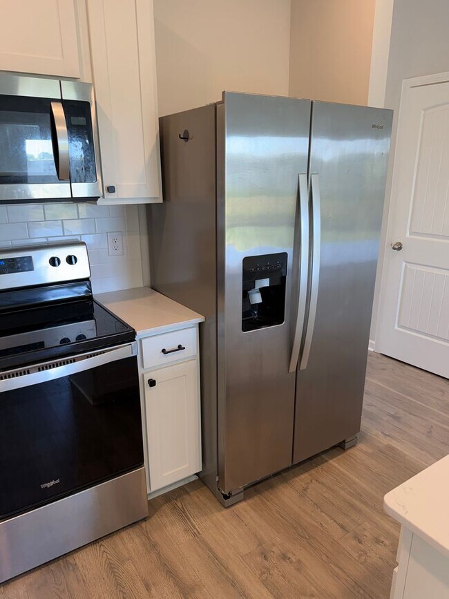 Building Photo - 3 BR/2BA | Newly Renovated Single Family Home | Covered Patio | In Columbia!