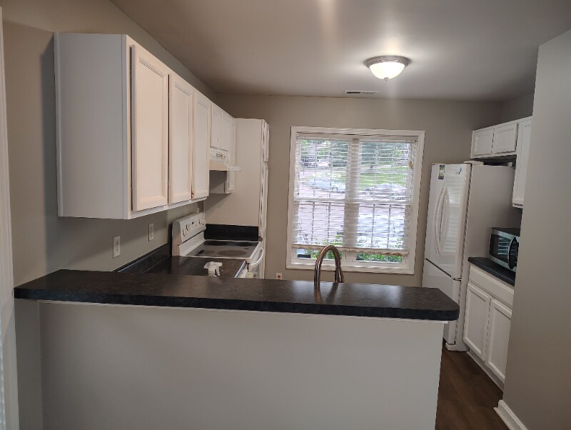 Building Photo - 6001 Mullens Dr