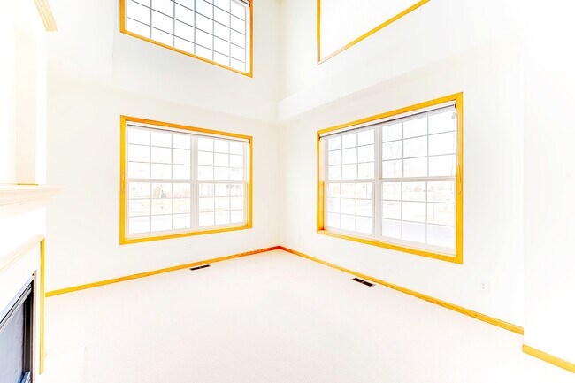 Building Photo - 1968 Bluestem Ln