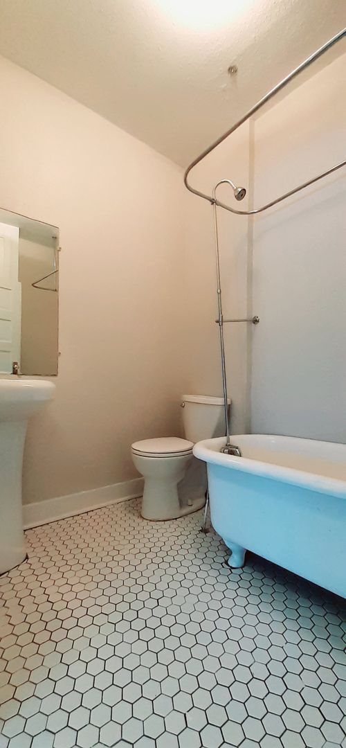Building Photo - Spacious 3 Bed, 1 Bath Near Historic Fairmount- 76104