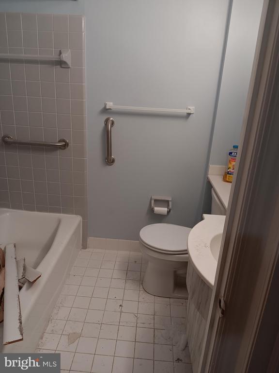 Building Photo - 4 S Academy Ave