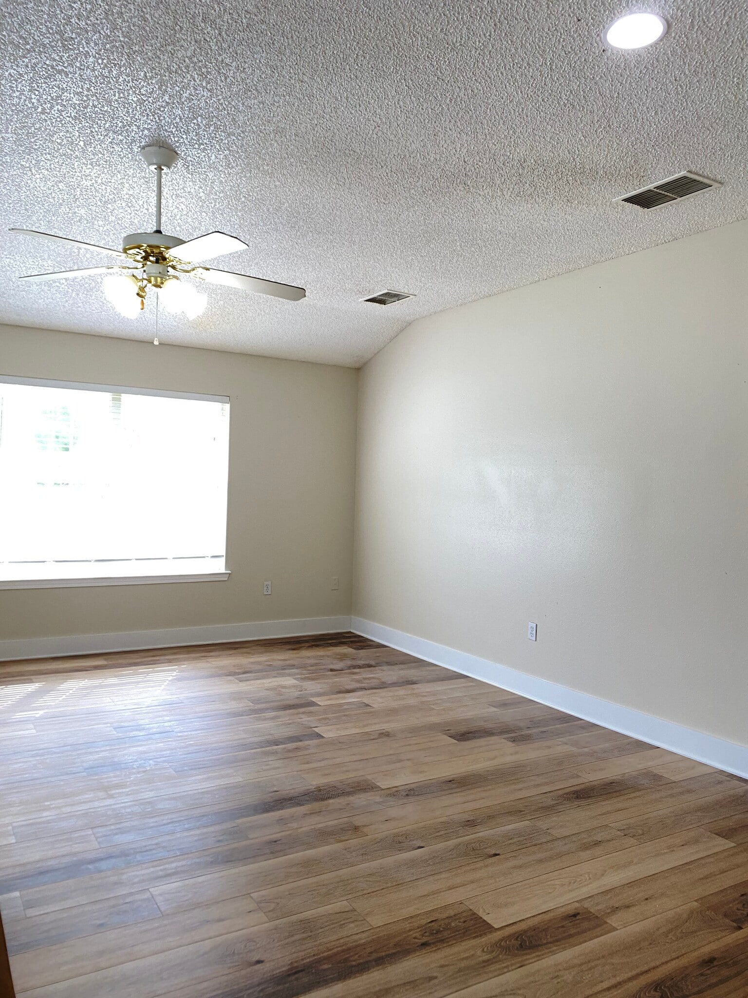 Living room - 2492 Paris Mill Rd