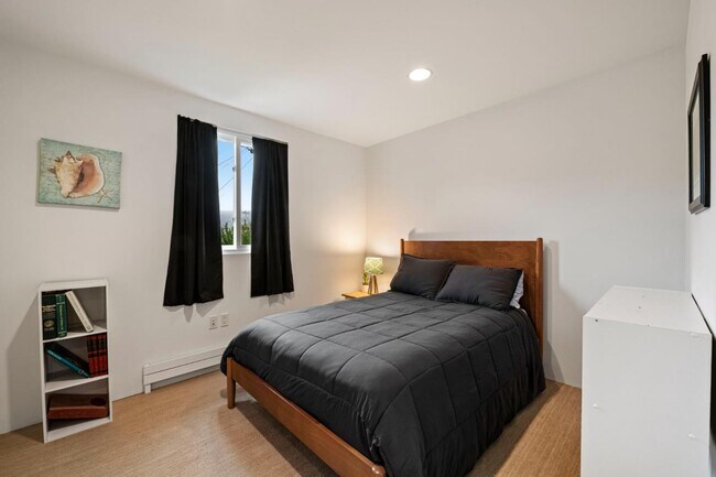 Building Photo - 796 Crespi Dr