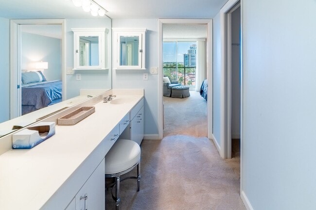 Building Photo - Annual Rental Available Now!!! Stunning 2BR/3BA 9th Floor Condo, Turnkey, Furnished