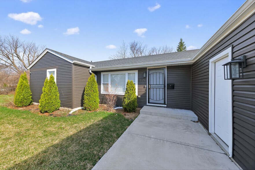 Building Photo - 225 Meadow Ln