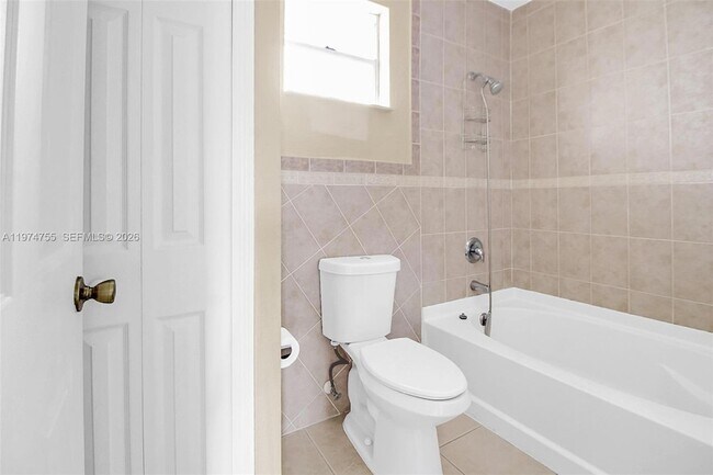 Building Photo - 3920 SW 89th Ct