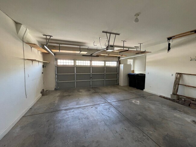 Building Photo - Beautiful Single Story Home in Gated Commu...