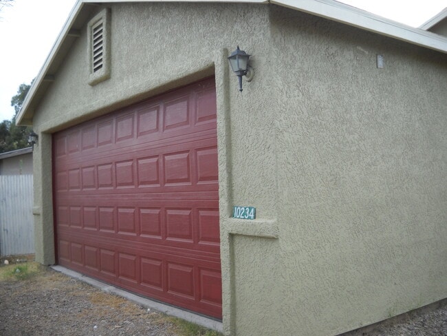 Building Photo - Palominas