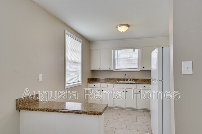 Building Photo - 323A Verdery Dr