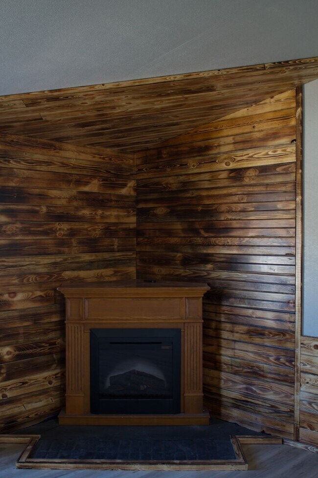 Building Photo - Remodeled 3 bed 2 bath - Cassville