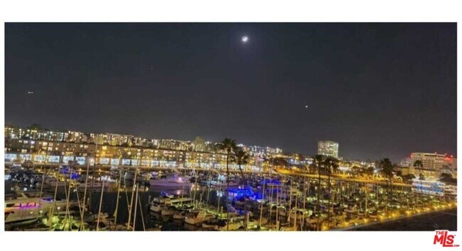 Building Photo - 4335 Marina City Dr