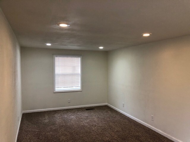 Building Photo - 105 Lazy Ike Ln