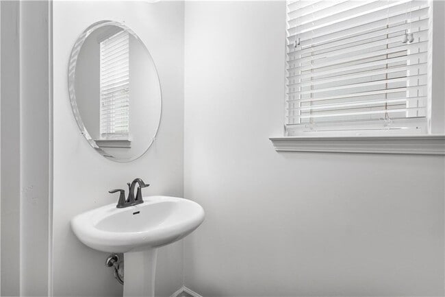 Building Photo - 869 Venture Way