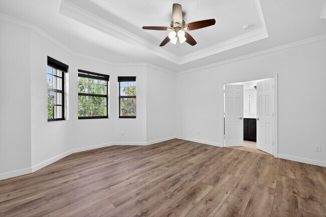 Building Photo - 10384 Wellington Parc Dr