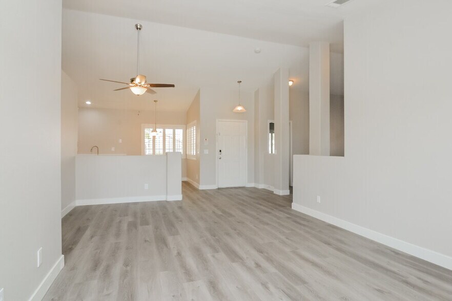 Building Photo - 1067 Kennebunk Cir