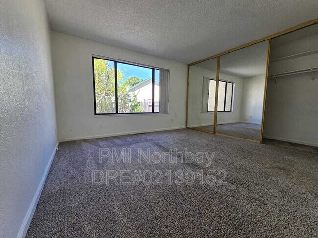 Building Photo - 1152 Hartford Pl