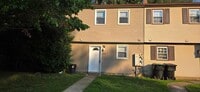 Building Photo - Spacious 3 Bedroom 1.5 Bath Townhome for RENT