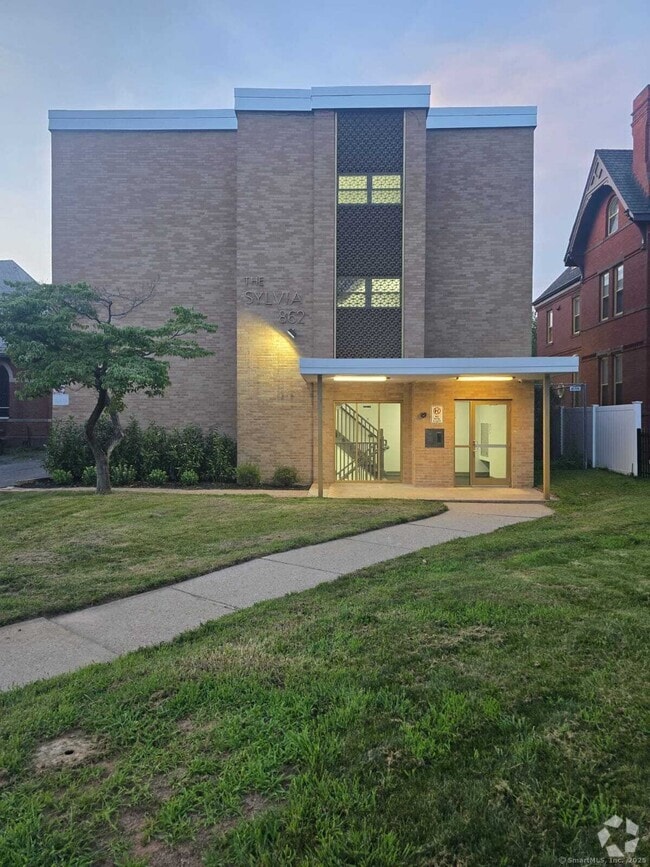 Building Photo - 862 Asylum Ave