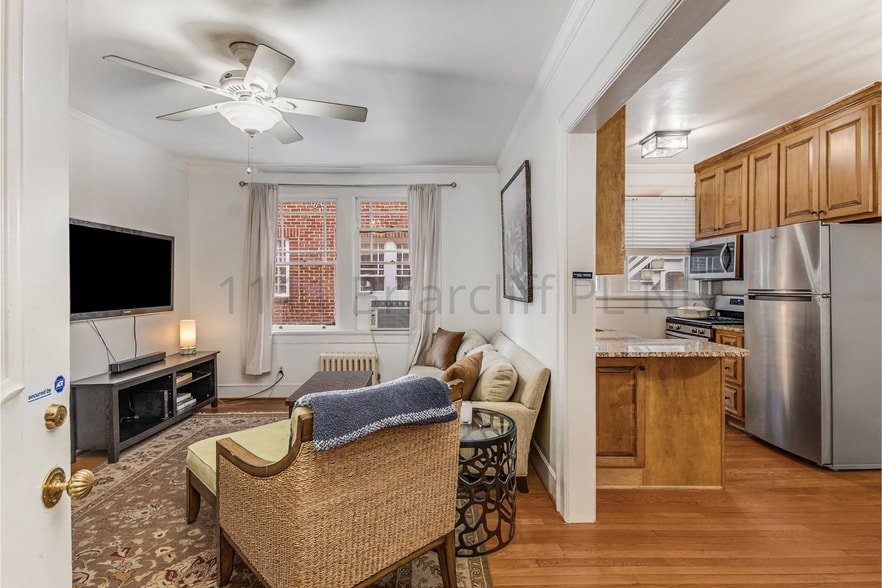 Primary Photo - 1111 Briarcliff Pl NE