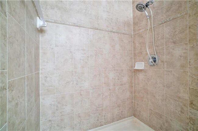 Building Photo - 6373 Landings Way