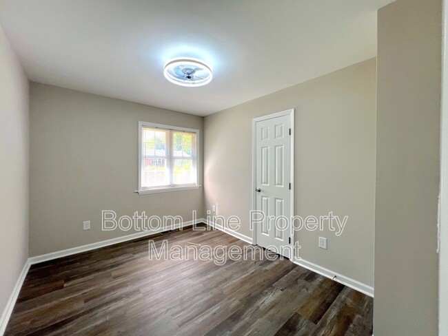 Building Photo - 801 Ridgedale Ct