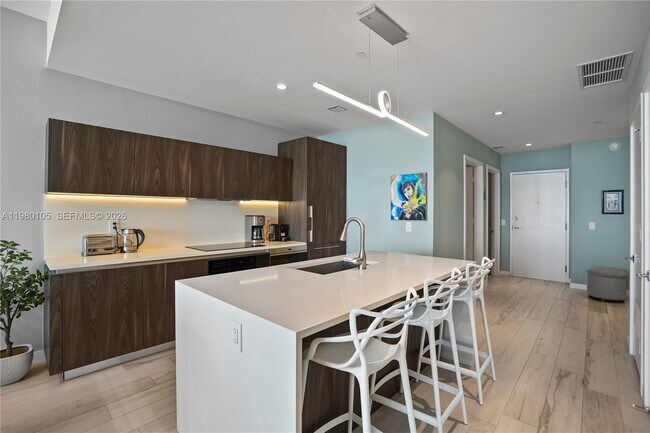 Building Photo - 480 NE 31st St