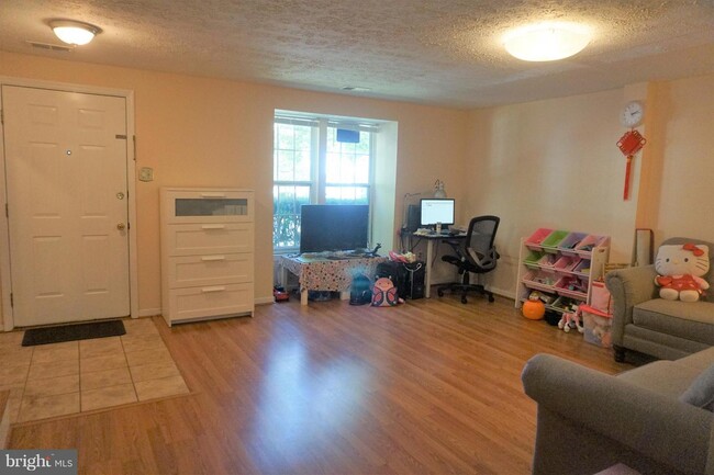 Building Photo - 14024 Teaneck Terrace