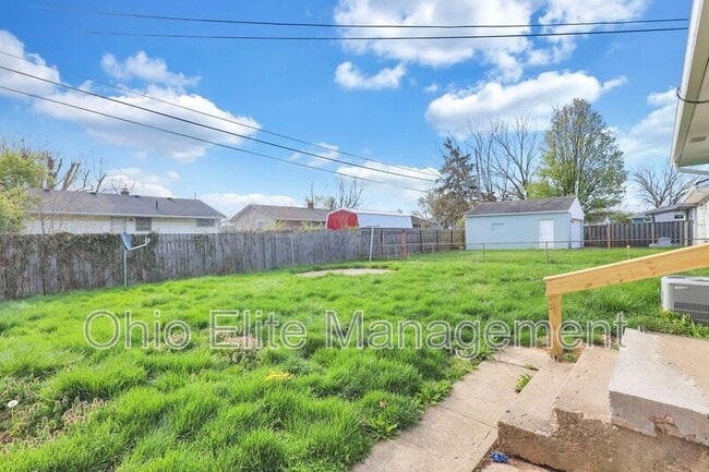 Building Photo - 1028 S Harris Ave