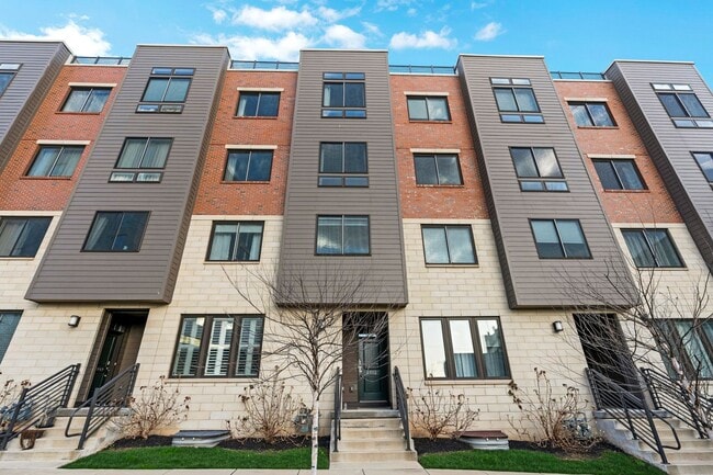 Building Photo - Stunning Carriage Home in the King of Prussia Town Center