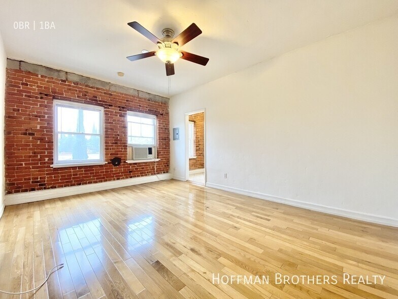 Building Photo - 800 N Las Palmas Ave