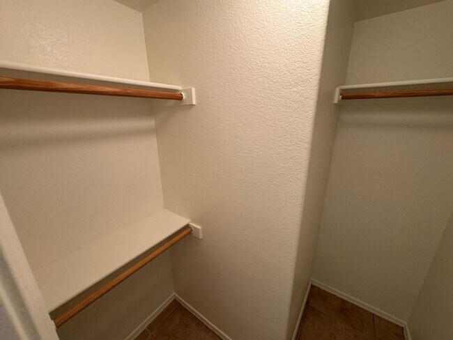 Building Photo - 4 Bedroom - 3.5 Bath Townhome in Gilbert