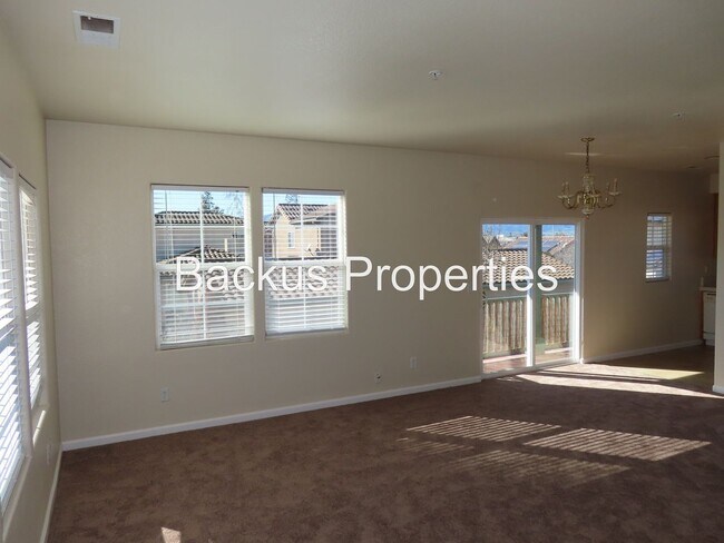 Building Photo - 11 Huerta Ave