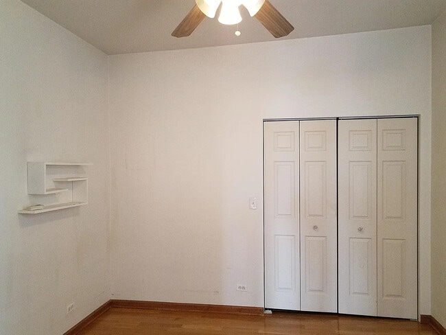 Building Photo - 2114 N California Ave