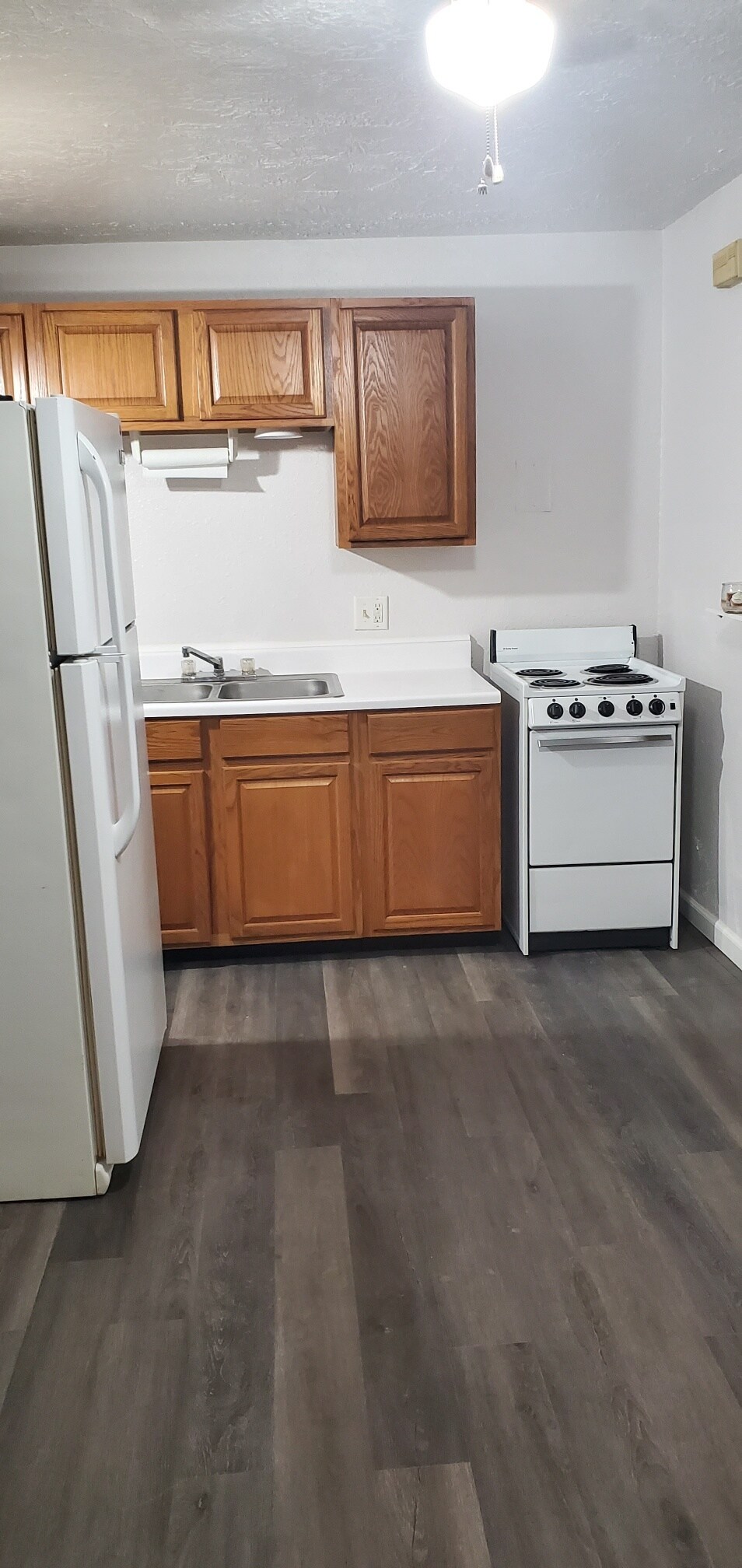 Kitchen - 913 N Greenwood St #D