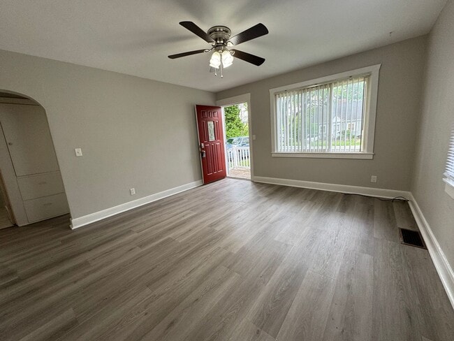 Building Photo - The Ultimate Floor-ty: 3 Bed/1.5 Bath Home...