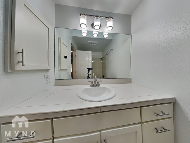 Building Photo - 11709 NE 98th St