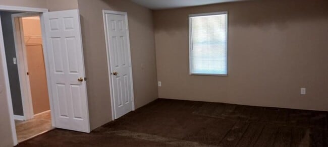 Building Photo - 25 E Belvue Rd