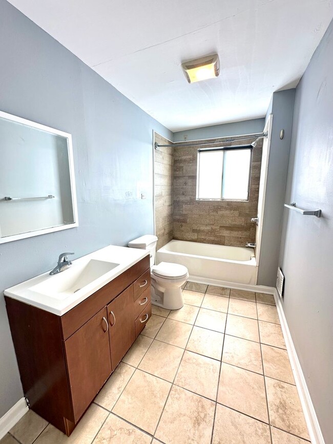 Building Photo - Spacious 4 Bed, 2 Bath Home in Sharpsburg w/ Amazing Backyard Space - Available Now!