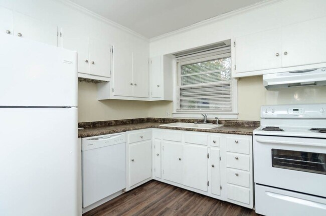 Building Photo - 626 S Kerr Ave
