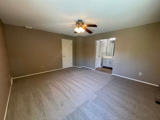 Building Photo - 4425 Hollyhock St