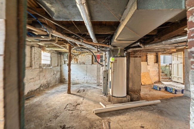 Building Photo - 1319 Maple St