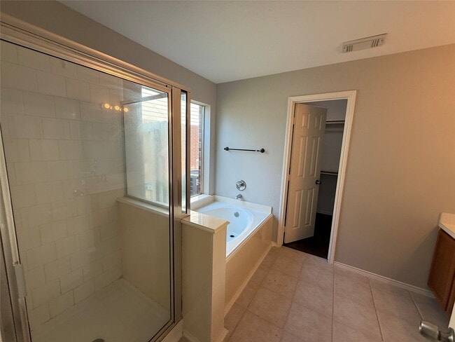 Building Photo - 4822 Russet Trail Ct
