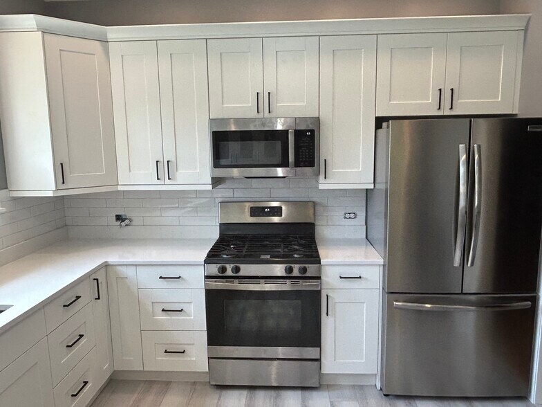 Building Photo - 220 W Harris Ave