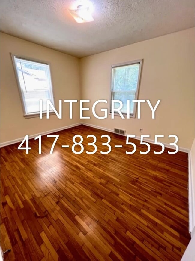 Building Photo - 1537 N Kentwood Ave