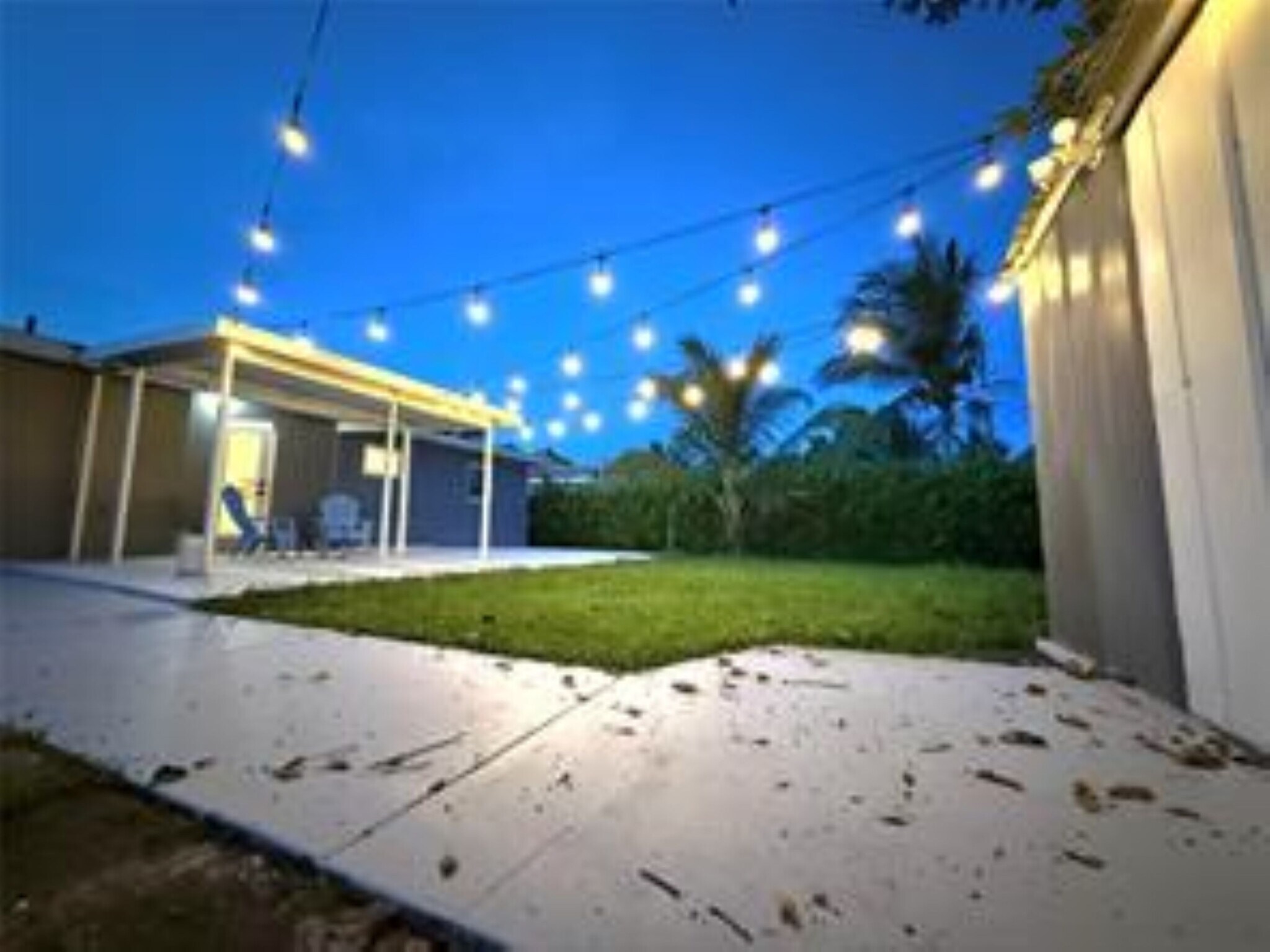 Building Photo - 250 NE 42nd Ct