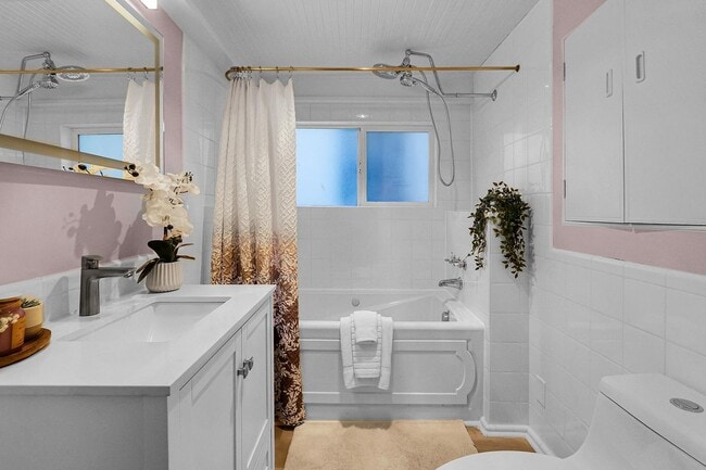 Building Photo - 2Bd/1Ba Seattle House