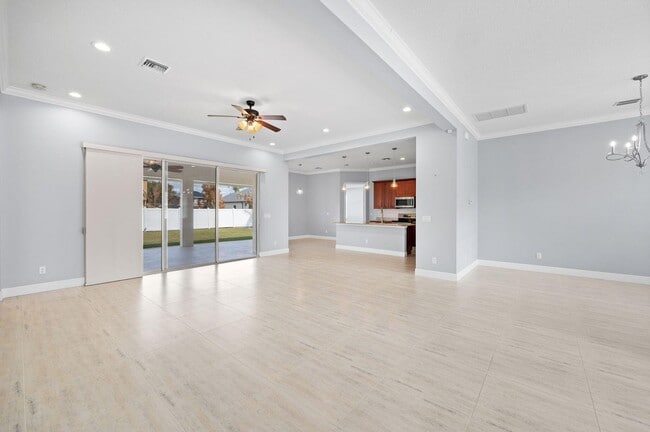 Building Photo - 1411 SW Hackensack Ave