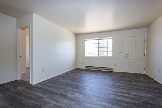 Building Photo - Triplex with Garage
