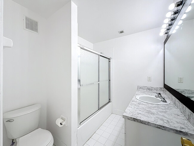 Building Photo - 4702 NW 59th Manor